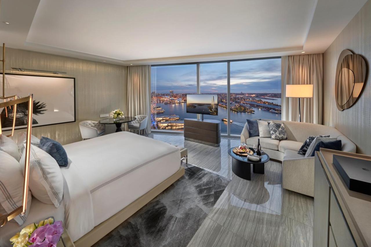 Hotel Crown Towers Sydney Exterior foto A guest room at the Four Seasons Hotel