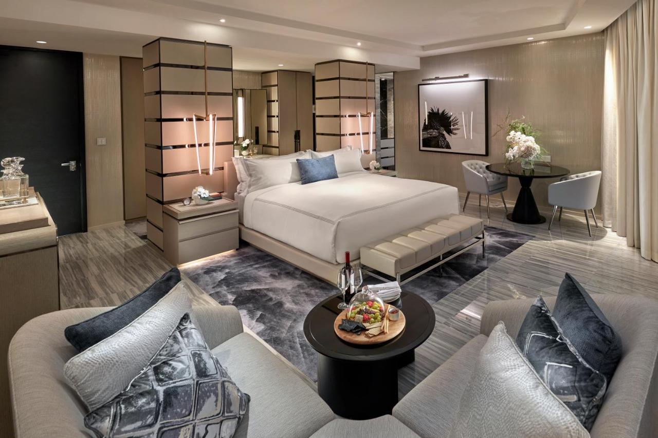 Hotel Crown Towers Sydney Exterior foto A suite at The Ritz-Carlton, Hong Kong