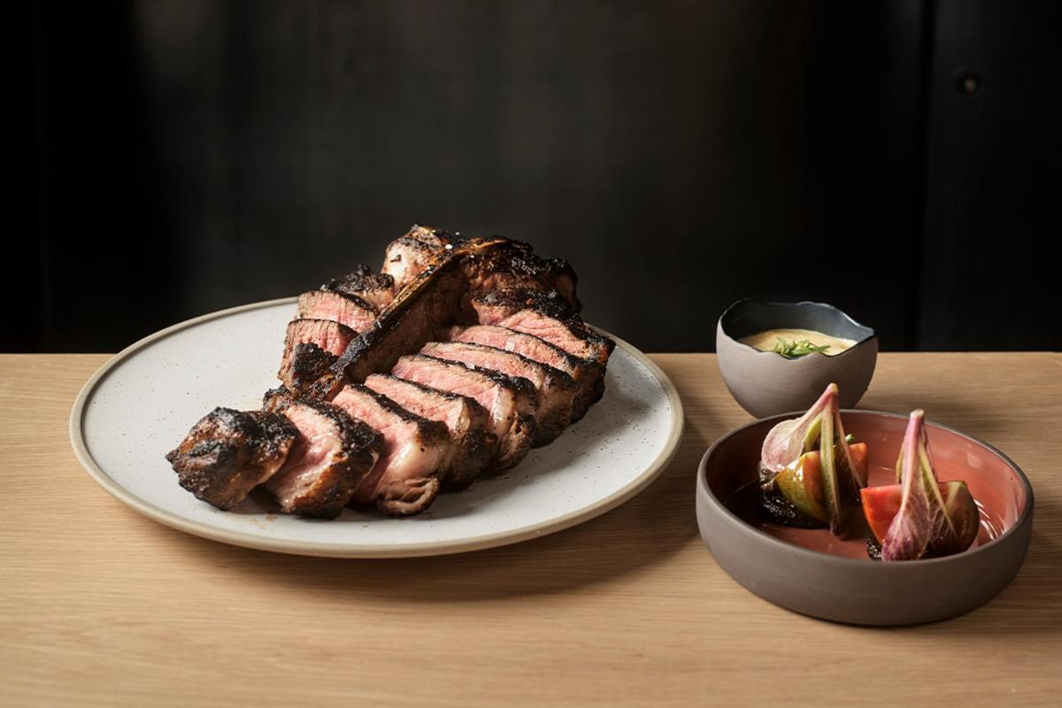 Hotel Crown Towers Sydney Exterior foto A grilled steak