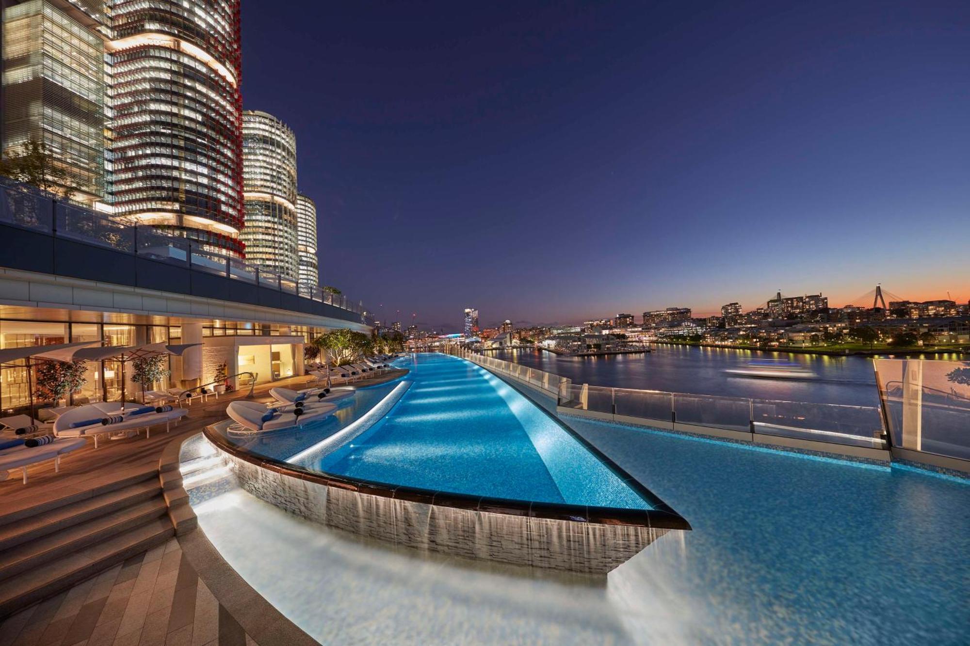 Hotel Crown Towers Sydney Exterior foto Infinity Pool at The Star Gold Coast